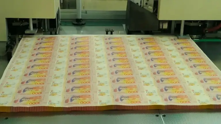 Se aceleró la impresión de los billetes de $1.000: creció 28% la cantidad en sólo un mes
