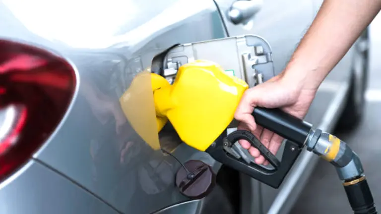 Efecto dólar e impuestos: los combustibles volverán a aumentar en diez días