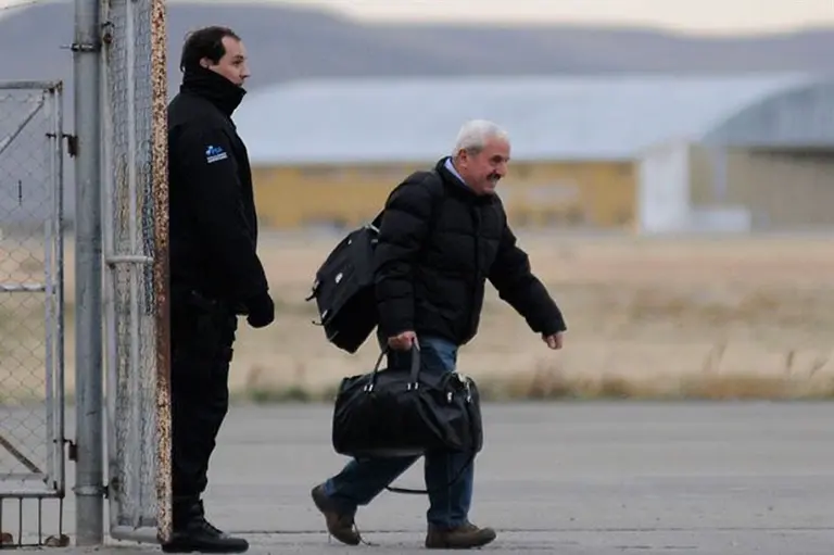 Aseguran que los Kirchner usaban aviones presidenciales para llevar bolsos con dólares a Santa Cruz