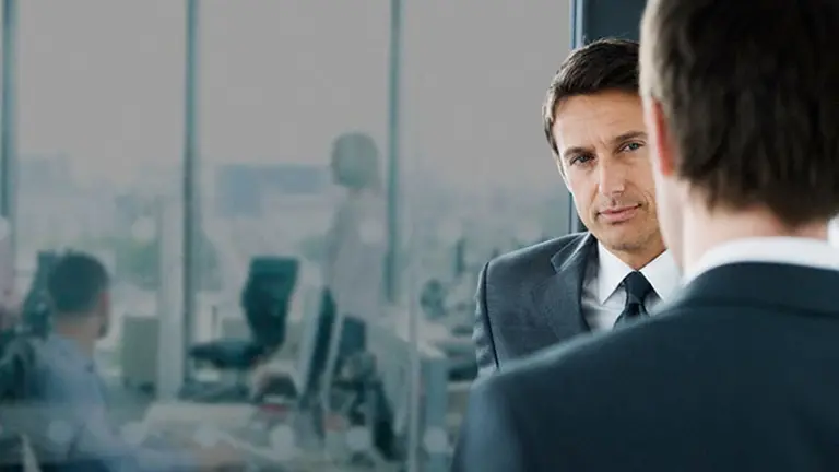 Acordó teletrabajar, la obligaron a volver a la oficina y se consideró despedida: ordenan indemnizarla