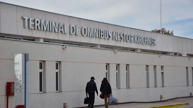 Le sacan el nombre Néstor Kirchner a la terminal de micros de Mendoza