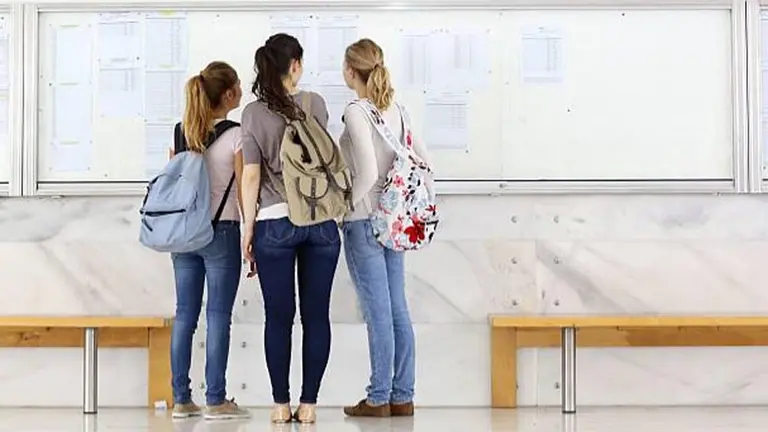 Según ChatGPT: cuáles son las carreras con los sueldos más bajos, que no conviene estudiar