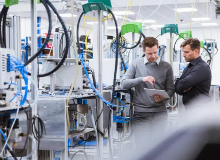 Encuesta: cuántos empleadores reducirían su plantilla por la automatización y digitalización