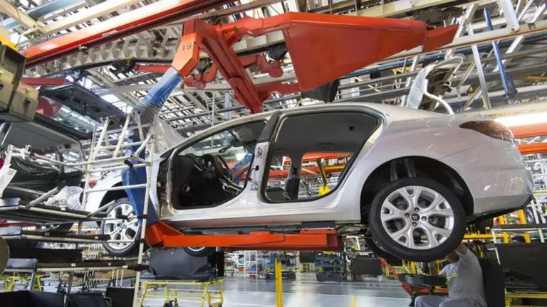 Tensión entre el Gobierno y las automotrices por reintegros: alertan que la medida frenará exportaciones e inversiones