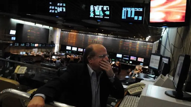 El riesgo país volvió a 700 puntos con los mercados inquietos por el programa financiero