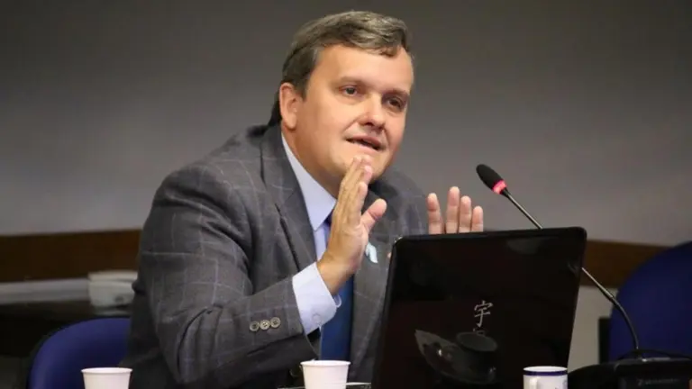 "Sin una moneda estable no vamos a recuperar la confianza ni superar la convulsión"