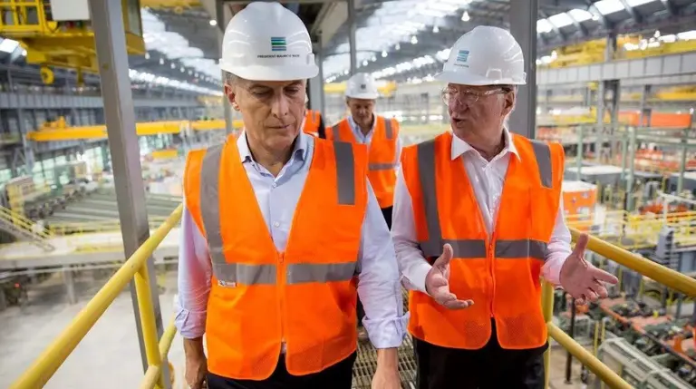 En medio de los "cuadernos de las coimas", Macri se mostró con Paolo Rocca en Vaca Muerta