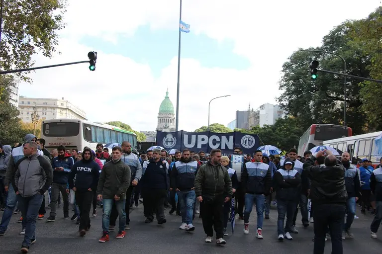 El Gobierno le comunicó a UPCN que se vienen miles de despidos