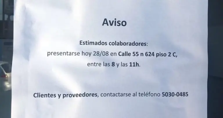 Mercedes Benz cerró su concesionaria en La Plata y comunicó los despidos con un papel en la puerta