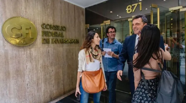 En un día difícil por la suba del dólar, gobernadores del PJ convocaron a Massa para conocer su opinión sobre la economía