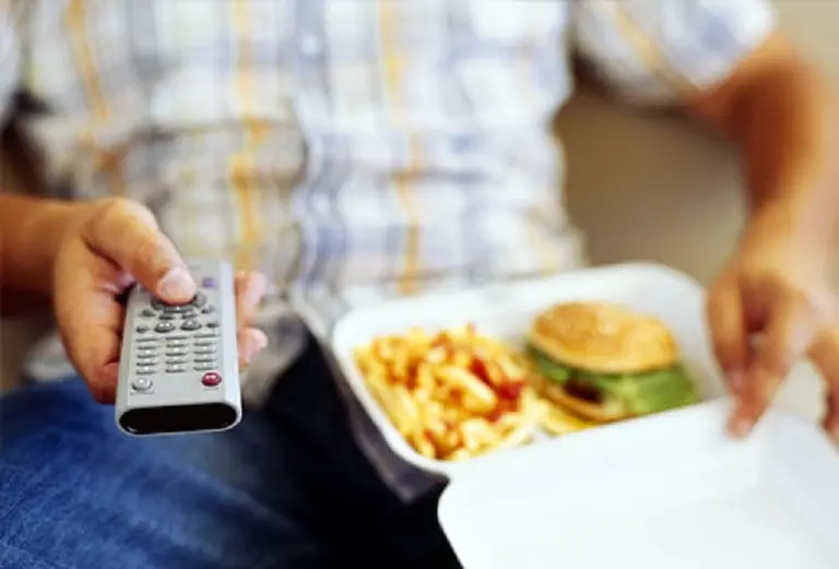 ¿Cuáles son los riesgos del sedentarismo y cómo se pueden prevenir?