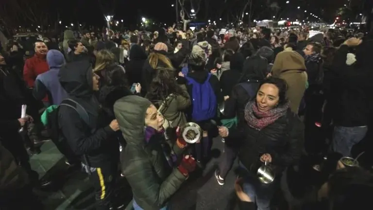 Cacerolazos en Rosario contra la política económica del Gobierno