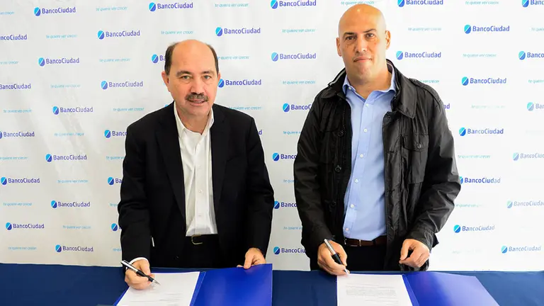 Javier Ortiz Batalla, presidente del Ciudad y Dario Wasserman, titular de Garantizar SGR.