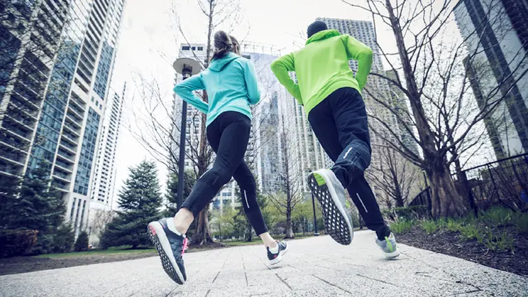 Tres gráficos para entender cuánto ejercicio se hace en el mundo y cuánto deberías hacer