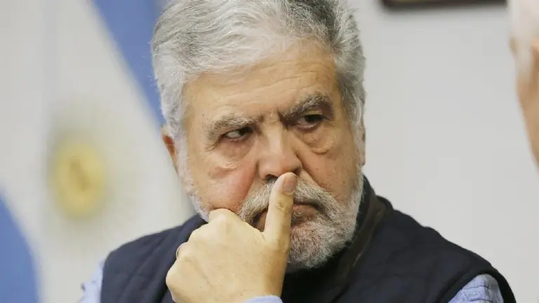 Denuncian que De Vido sacó tres cajas fuertes de su departamento tras el triunfo de Macri