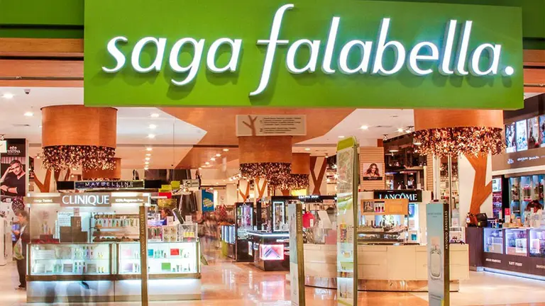 Acusan a Saga Falabella de lanzar publicidad racista
