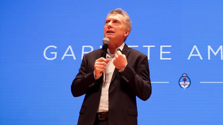 Macri afirmó que "sin Cambiemos, esta tormenta terminaba como el 2001" y Cristina lo cruzó