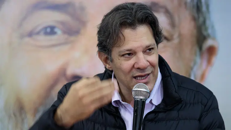 Fernando Haddad, el candidato sustituto de Lula Da Silva, quiere ser "el remedio para el fascismo"