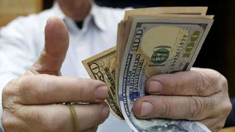 El Gobierno desmintió al asesor de Trump: negó que se esté analizando volver a la Convertibilidad