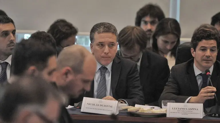 Cruce de chicanas en Diputados: Kicillof calificó al Presupuesto como "verso" y Dujovne le contestó fuerte