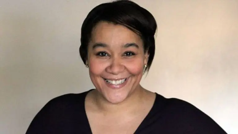 Naomi Jacobs, la mujer que se acostó con 32 años de edad y se despertó con 15