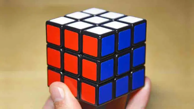 Video: crean un cubo mágico que se resuelve a sí mismo