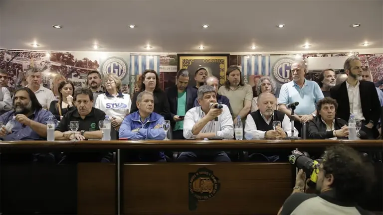 Para el sindicalismo "combativo" el "paro fue contundente" y la salida de Caputo "un pedido más del FMI"