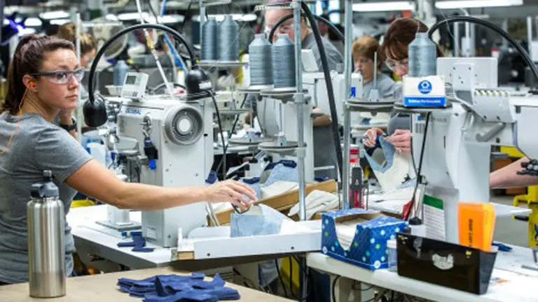 Por decreto, el Gobierno busca frenar el cierre de plantas de calzado deportivo