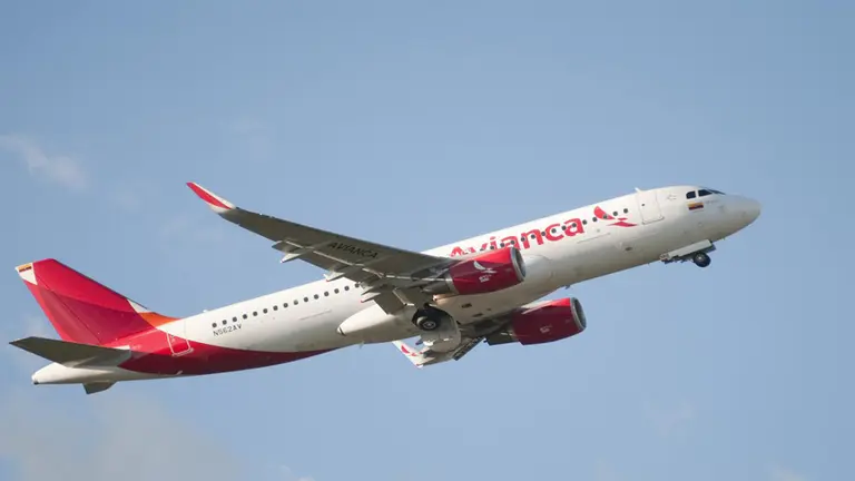 Avianca debió devolver un avión ya alquilado y pasajes vendidos por suspensión de vuelos