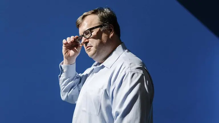 Cuál es el secreto de Reid Hoffman, el cofundador de LinkedIn, para crecer rápido y ganarle a la competencia