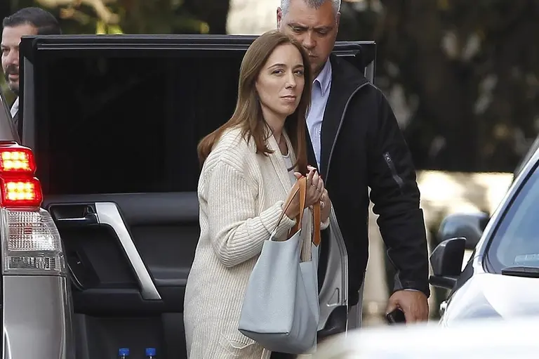 Gremialistas docentes agredieron a María Eugenia Vidal y golpearon el auto en el que viajaba