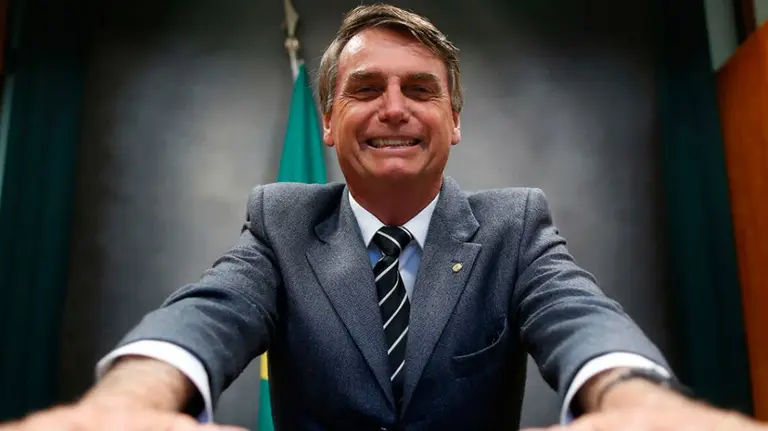 Una última encuesta en Brasil confirma ventaja de Jair Bolsonaro, 59% frente a Fernando Haddad, 41%