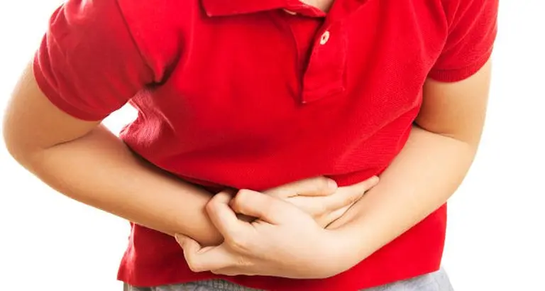 ¿Cuáles son los síntomas primarios de la apendicitis que pueden ayudar a detectarla a tiempo?