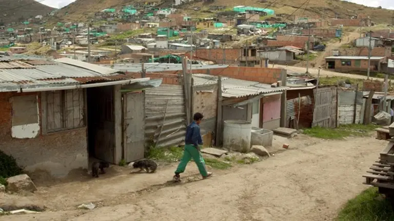 Resumen del año: la mayor caída de salarios y alza de la pobreza desde 2002