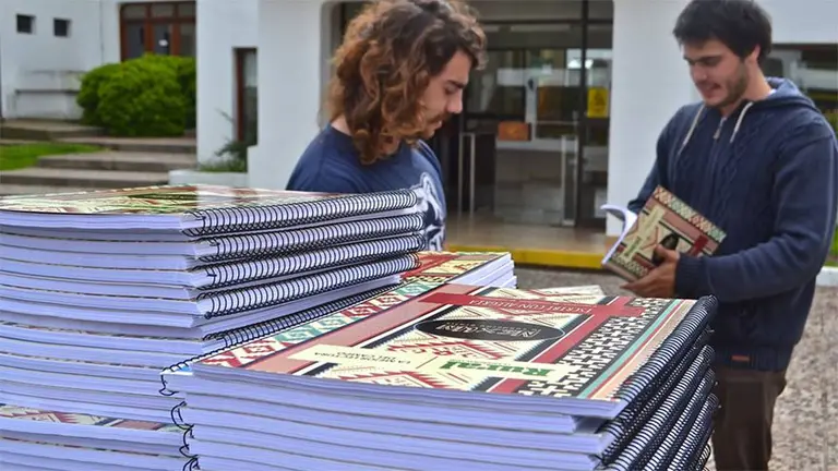 Cuadernos para todos: un emprendimiento genera nexos entre las marcas y los universitarios