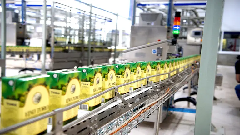 Un trago contra la crisis: dueños de vino Toro invierten millones para disputarle mercado a la cerveza