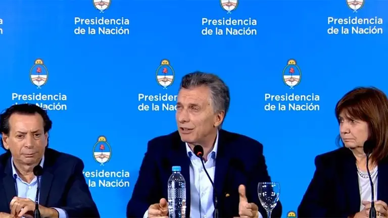 Macri afirmó que hay "una dura coyuntura" pero descartó "un escenario de despidos masivos"