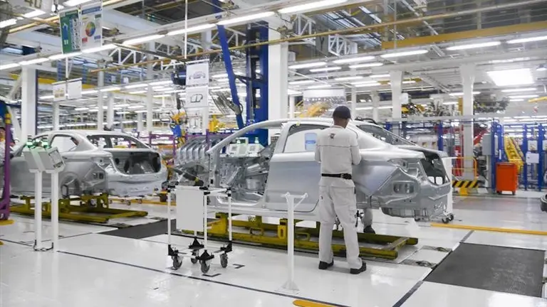 Producción automotriz cae al nivel más bajo de la última década