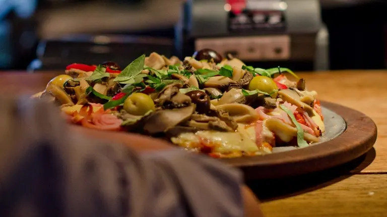 Para la Justicia el "ilegal" cobrar por una panera en los restaurantes