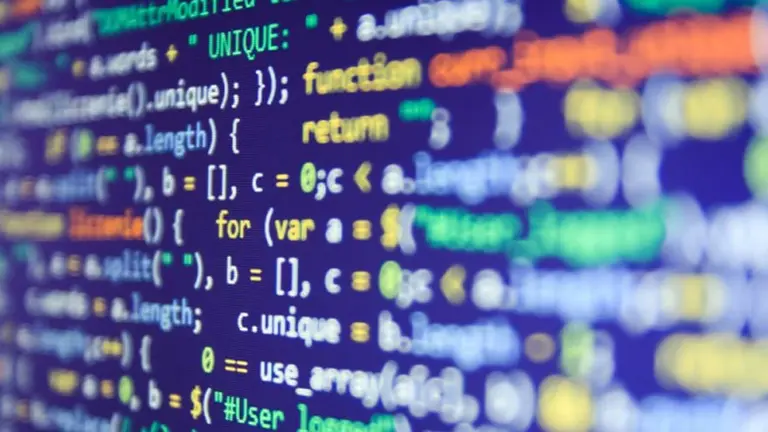 La crisis por el coronavirus dispara la demanda de expertos en Cobol, un lenguaje informático de 1959