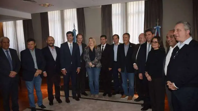 Se amplía el frente peronista no kirchnerista: se suman gobernadores para "salir de la grieta"