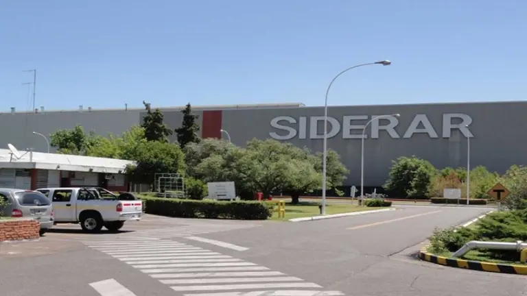 Techint, en conflicto: paran una planta de Siderar por nuevos despidos y piden la intervención de Caló