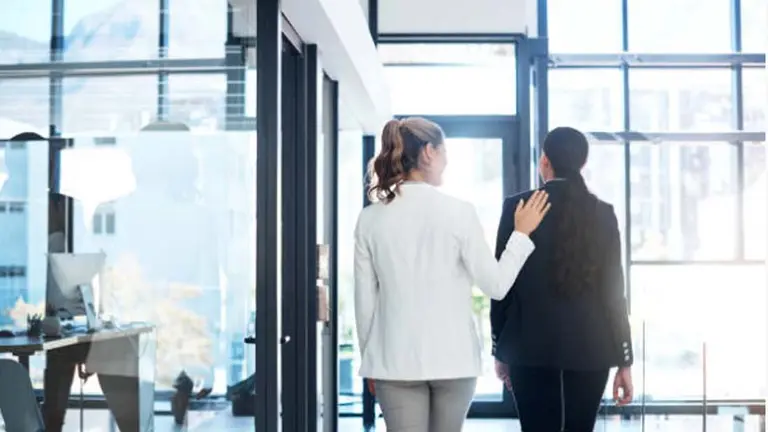 Balance anual: más mujeres lograron cargos de alta dirección, pero la brecha salarial supera el 20%