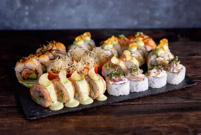 Sushi Club renueva su carta con nuevos rolls, principales y postres