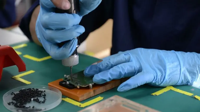 ¿Cuándo se normalizará la provisión de celulares en las tiendas de los operadores de telefonía móvil?