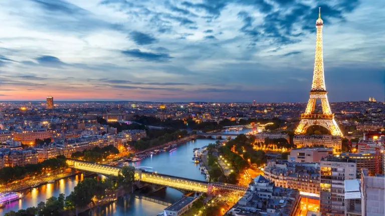 Cuántos dólares debe gastar una pareja para viajar a Europa y visitar 6 grandes ciudades