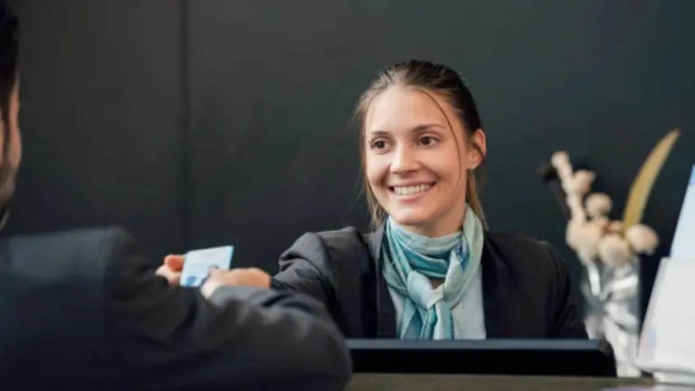 Pese a la incertidumbre, la demanda de trabajadores para la temporada de verano se mantiene