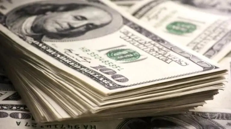 El dólar revirtió la caída inicial sobre el final de la jornada y cerró a 38,75 pesos en la City