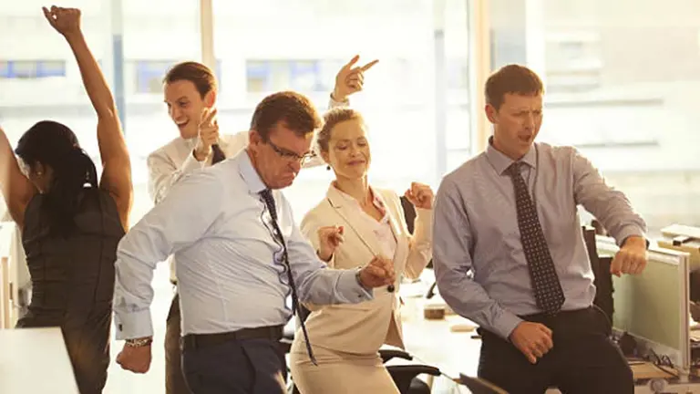 El secreto para ser feliz en el trabajo, según la Universidad de Harvard