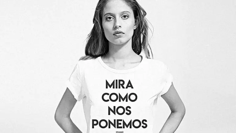 ¿Oportunismo?: la remera de Ona Saez con la frase "Mirá cómo nos ponemos" causa polémica